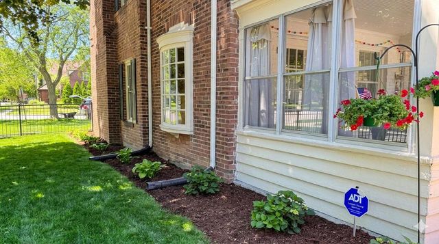 4400 N Wildwood AVENUE, Shorewood, WI 53211