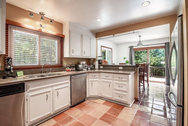 196 Pinewood Dr., Georgetown, SC 29440