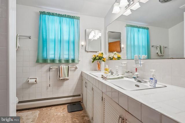 1 E HARRIS AVE, Moorestown, NJ 08057