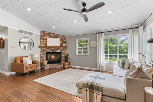 1953 BIRCH TERRACE, West Bend, WI 53090