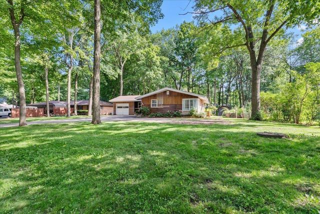 1953 BIRCH TERRACE, West Bend, WI 53090