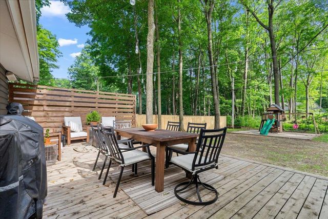1953 BIRCH TERRACE, West Bend, WI 53090