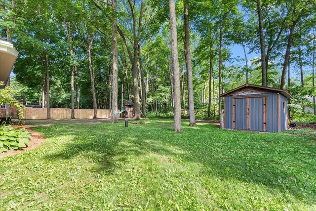 1953 BIRCH TERRACE, West Bend, WI 53090
