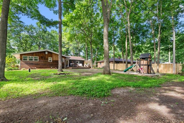 1953 BIRCH TERRACE, West Bend, WI 53090