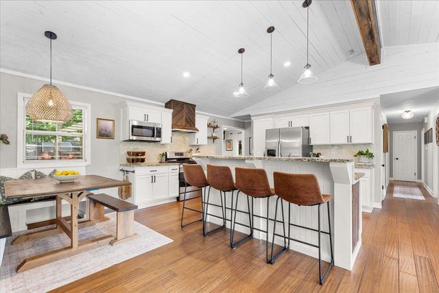 1953 BIRCH TERRACE, West Bend, WI 53090