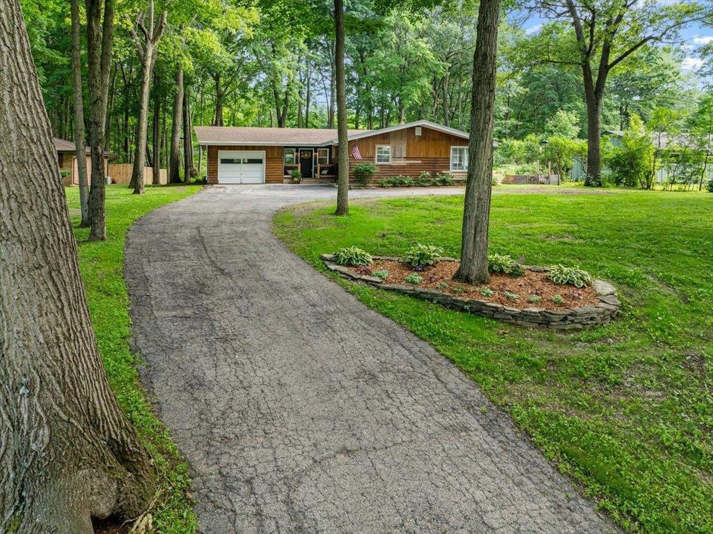 1953 BIRCH TERRACE, West Bend, WI 53090