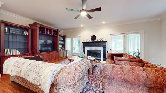 625 Smith Chapel Rd, Tullahoma, TN 37388