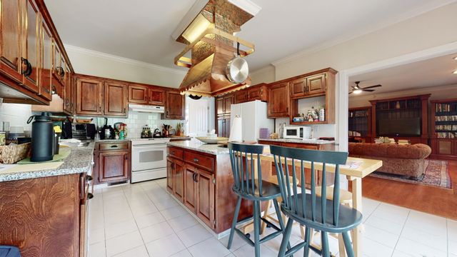 625 Smith Chapel Rd, Tullahoma, TN 37388