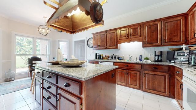 625 Smith Chapel Rd, Tullahoma, TN 37388