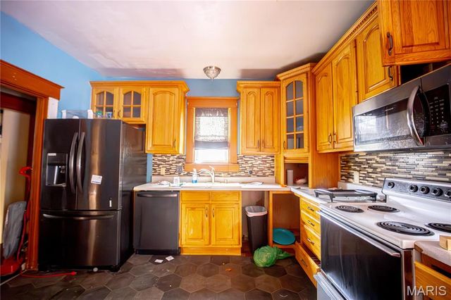 2441 Sanford Avenue, Alton, IL 62002