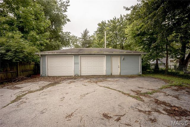 2441 Sanford Avenue, Alton, IL 62002