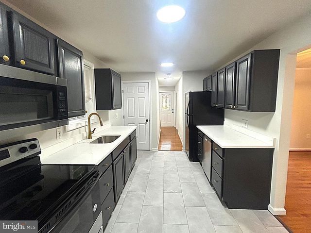 147 W BROAD ST, Telford, PA 18969