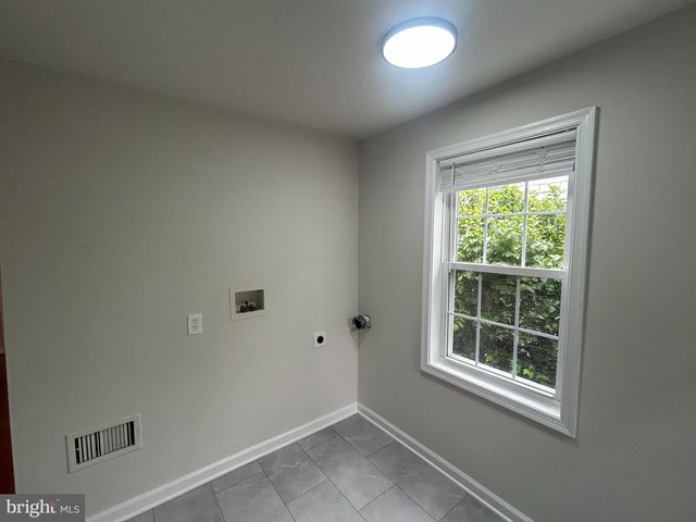 147 W BROAD ST, Telford, PA 18969