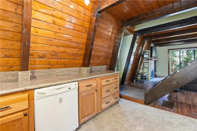 24091 Lakeview, Crestline, CA 92325