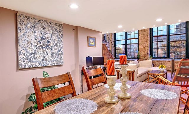 10 Exchange Court 203, Pawtucket, RI 02860