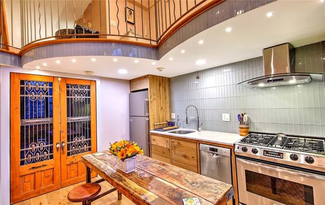 10 Exchange Court 203, Pawtucket, RI 02860