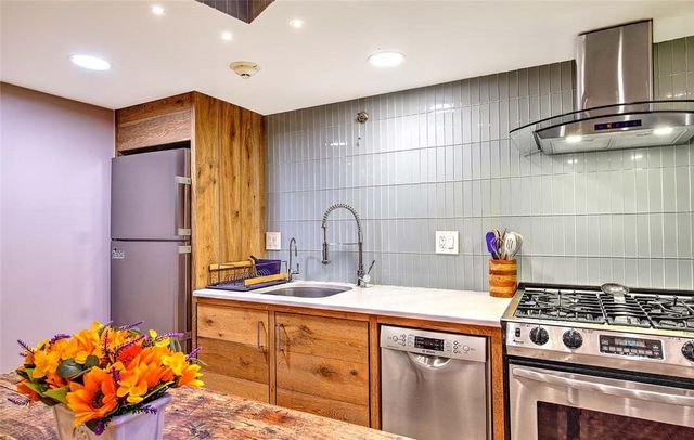 10 Exchange Court 203, Pawtucket, RI 02860