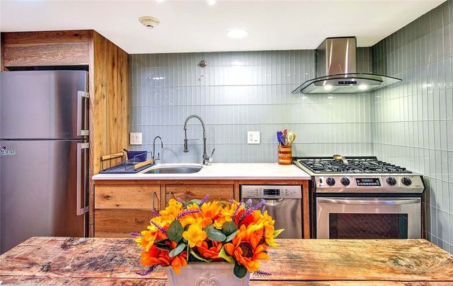 10 Exchange Court 203, Pawtucket, RI 02860