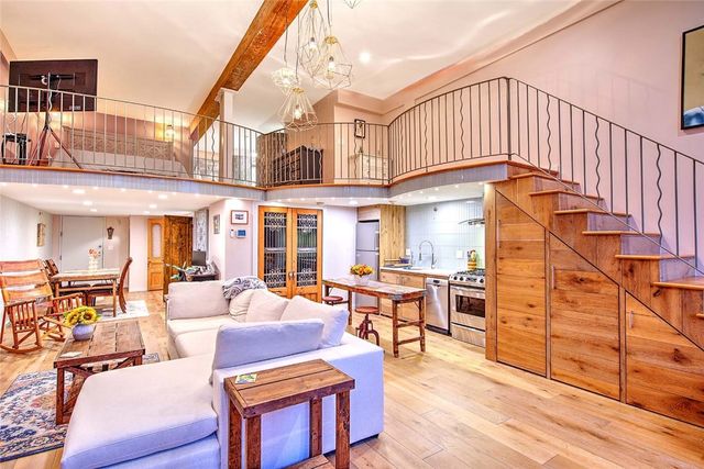 10 Exchange Court 203, Pawtucket, RI 02860