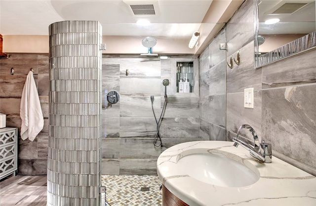 10 Exchange Court 203, Pawtucket, RI 02860