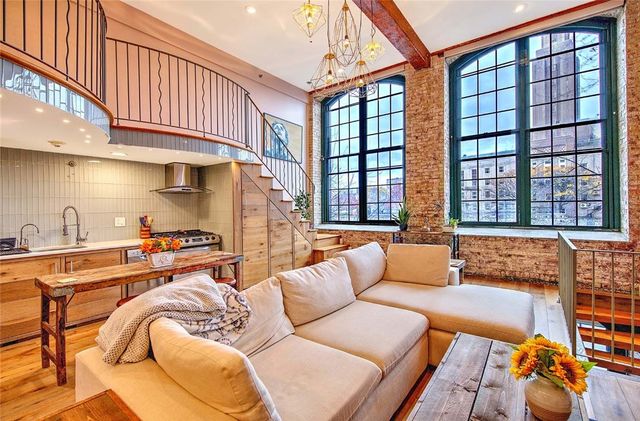 10 Exchange Court 203, Pawtucket, RI 02860