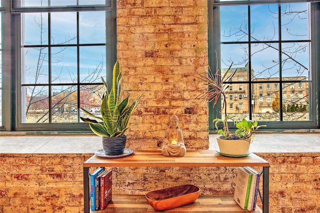 10 Exchange Court 203, Pawtucket, RI 02860