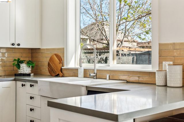 1479 34 Th St, Oakland, CA 94608