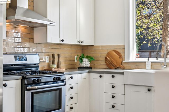 1479 34 Th St, Oakland, CA 94608