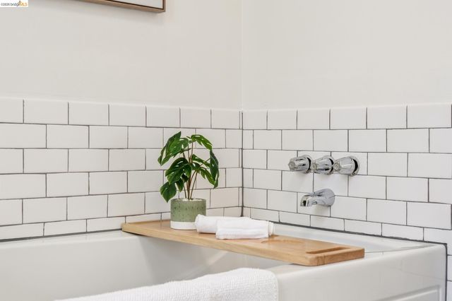 1479 34 Th St, Oakland, CA 94608