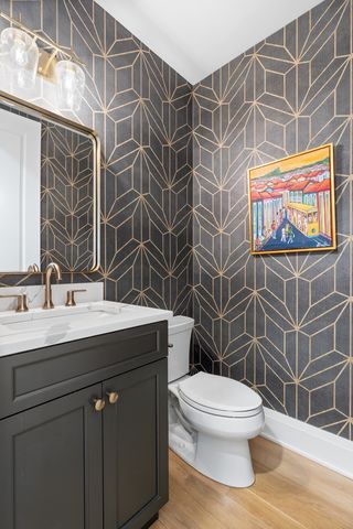 1517 W Barry Avenue 2W, Chicago, IL 60657