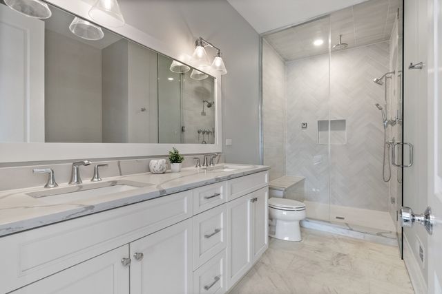 1517 W Barry Avenue 2W, Chicago, IL 60657