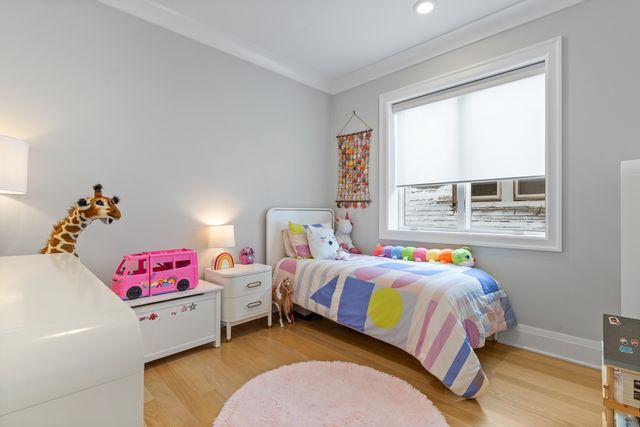 1517 W Barry Avenue 2W, Chicago, IL 60657