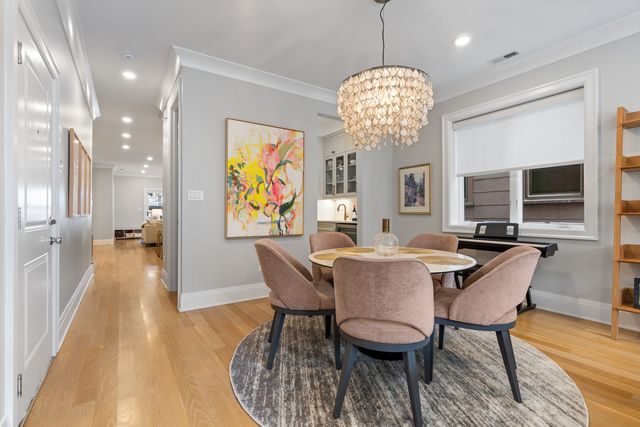 1517 W Barry Avenue 2W, Chicago, IL 60657