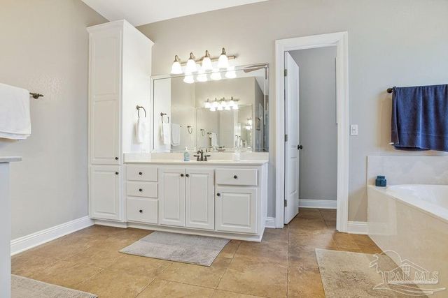 5296 Woodlake Tr, Gulf Breeze, FL 32563