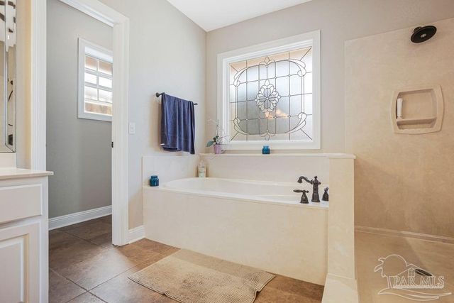 5296 Woodlake Tr, Gulf Breeze, FL 32563