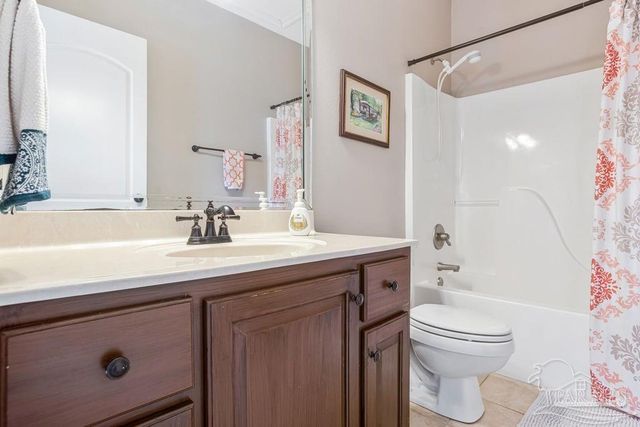 5296 Woodlake Tr, Gulf Breeze, FL 32563