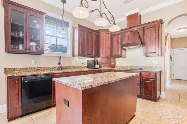 5296 Woodlake Tr, Gulf Breeze, FL 32563