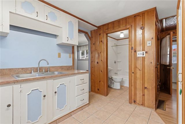 351 Maple Street, Warwick, RI 02888