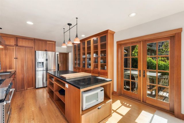 7345 18th Avenue NE, Seattle, WA 98115