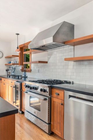 7345 18th Avenue NE, Seattle, WA 98115