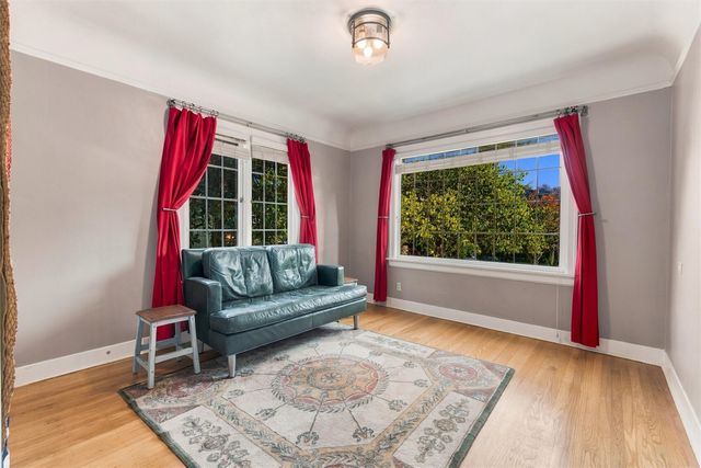 7345 18th Avenue NE, Seattle, WA 98115