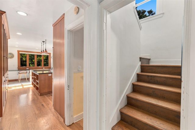 7345 18th Avenue NE, Seattle, WA 98115
