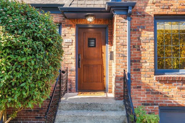 7345 18th Avenue NE, Seattle, WA 98115