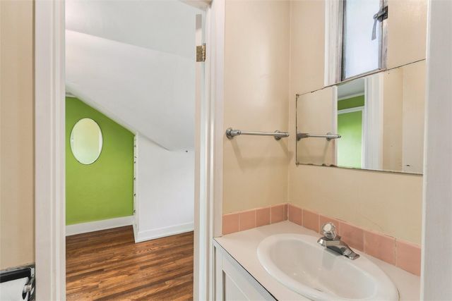 7345 18th Avenue NE, Seattle, WA 98115