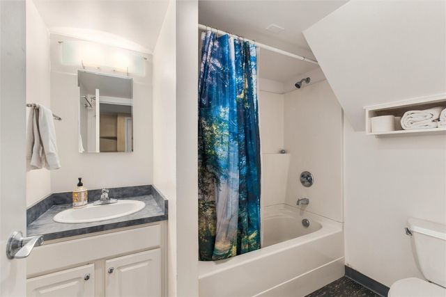 7345 18th Avenue NE, Seattle, WA 98115