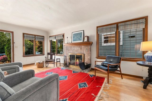 7345 18th Avenue NE, Seattle, WA 98115