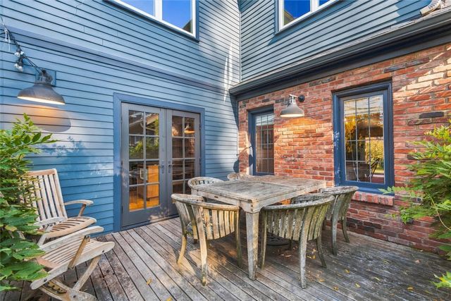 7345 18th Avenue NE, Seattle, WA 98115