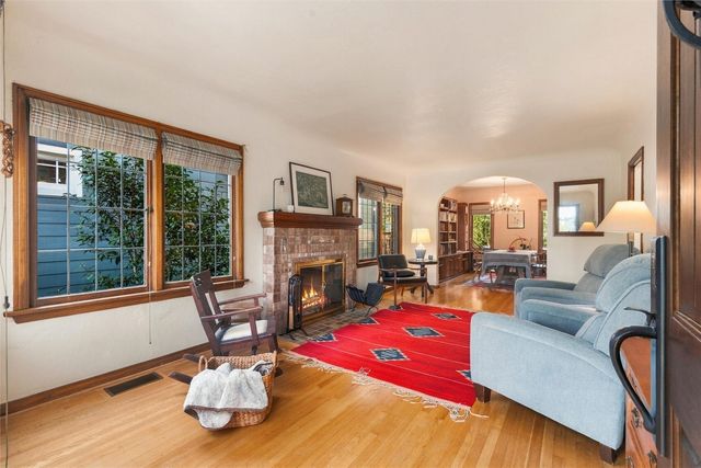7345 18th Avenue NE, Seattle, WA 98115