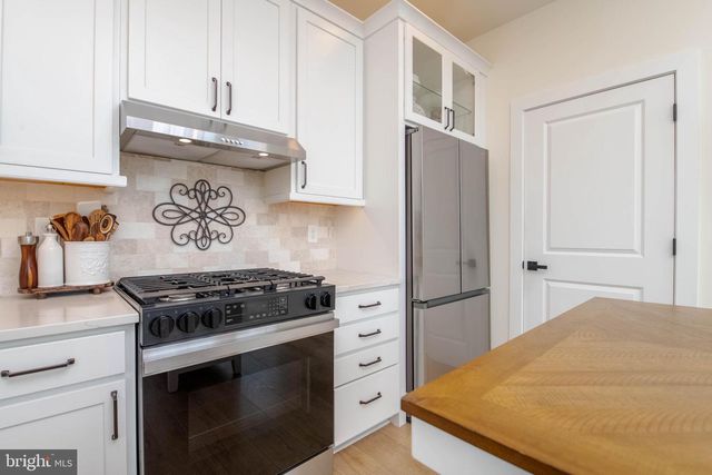 1117 CHESTER RD, Middle River, MD 21220