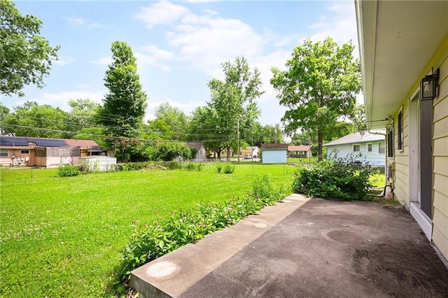 9009 Blue Ridge Boulevard, Kansas City, MO 64138